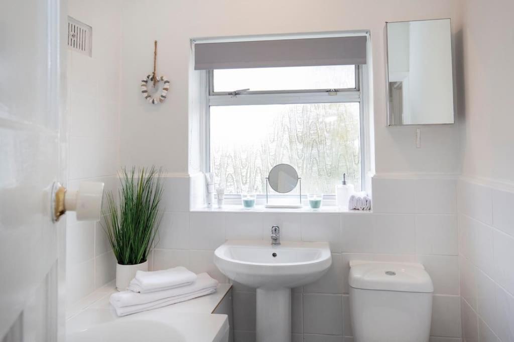 3 Bed House/Garden/Wi-Fi/Parking/Central Location Guildford Exterior foto
