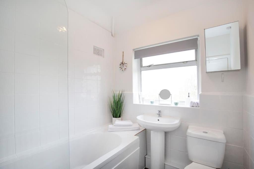 3 Bed House/Garden/Wi-Fi/Parking/Central Location Guildford Exterior foto
