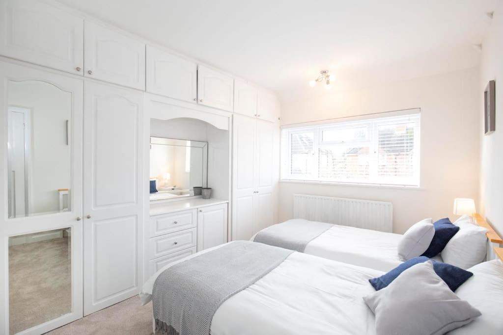 3 Bed House/Garden/Wi-Fi/Parking/Central Location Guildford Exterior foto